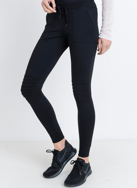 Finish Line Workout Pants in Black