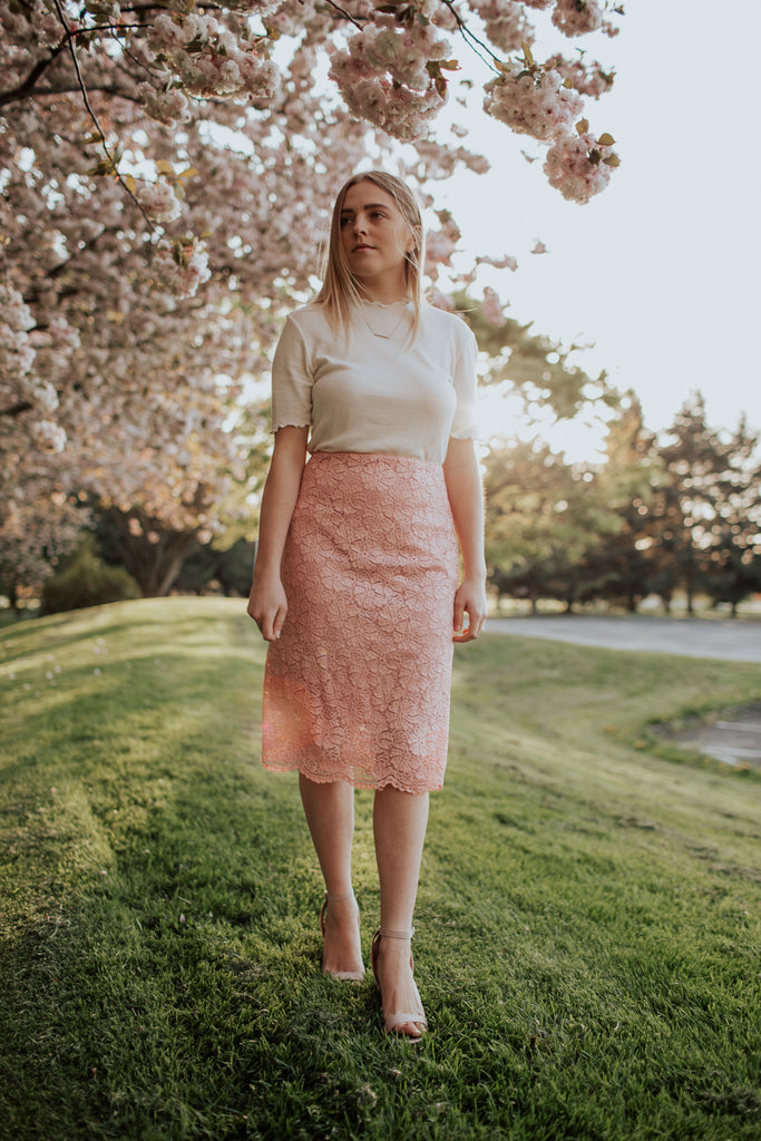 Hailey Lace Skirt in Mauve